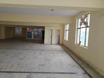Room in  Industrial Plot at Sector 63 – for Rent