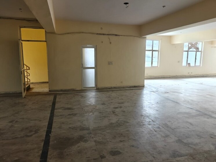 Room, sector 63 Commercial Industrial Plot 5500 Sq.Ft. In Sector 63 Noida 8963526