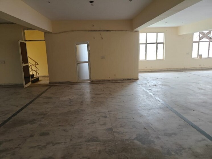 Room, sector 63 Commercial Industrial Plot 5500 Sq.Ft. In Sector 63 Noida 8963526