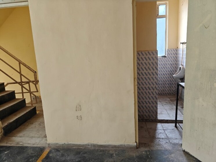 Room, sector 63 Commercial Industrial Plot 5500 Sq.Ft. In Sector 63 Noida 8963526