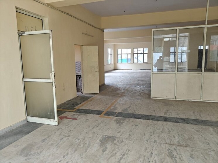 Room, sector 63 Commercial Industrial Plot 5500 Sq.Ft. In Sector 63 Noida 8963526