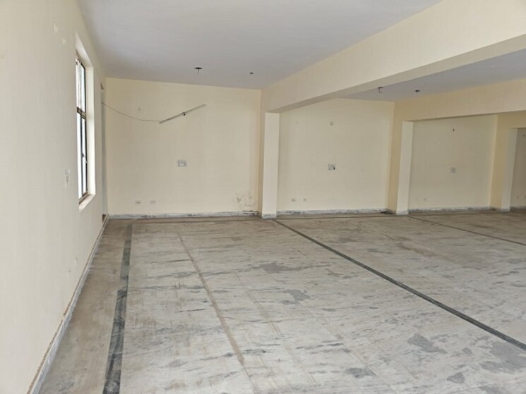 Room, sector 63 Commercial Industrial Plot 5500 Sq.Ft. In Sector 63 Noida 8963526