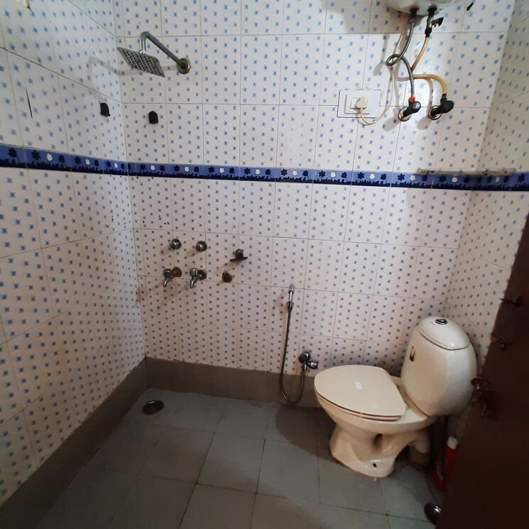 Bathroom, lajpat nagar ii 2 Bedroom 900 Sq.Ft. Builder Floor In Lajpat Nagar ii Delhi 8963639