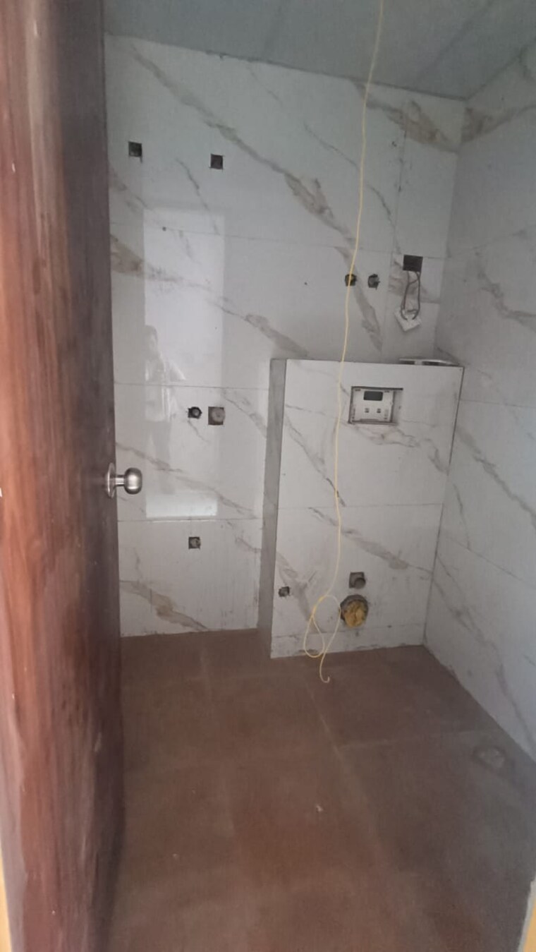 Bathroom, kritak-modern-apartments 2 Bedroom 1000 Sq.Ft. Apartment In Sector 73 Noida 8963640