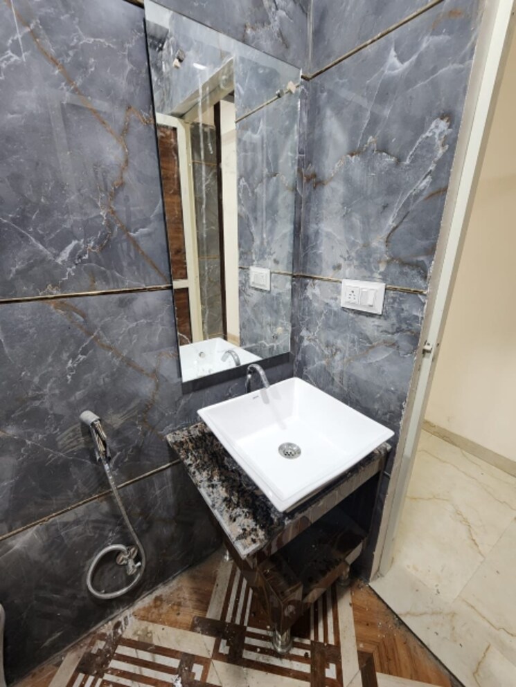 Attached Bathroom, freedom fighters enclave 1 Bedroom 450 Sq.Ft. Apartment In Freedom Fighters Enclave Delhi 8963645