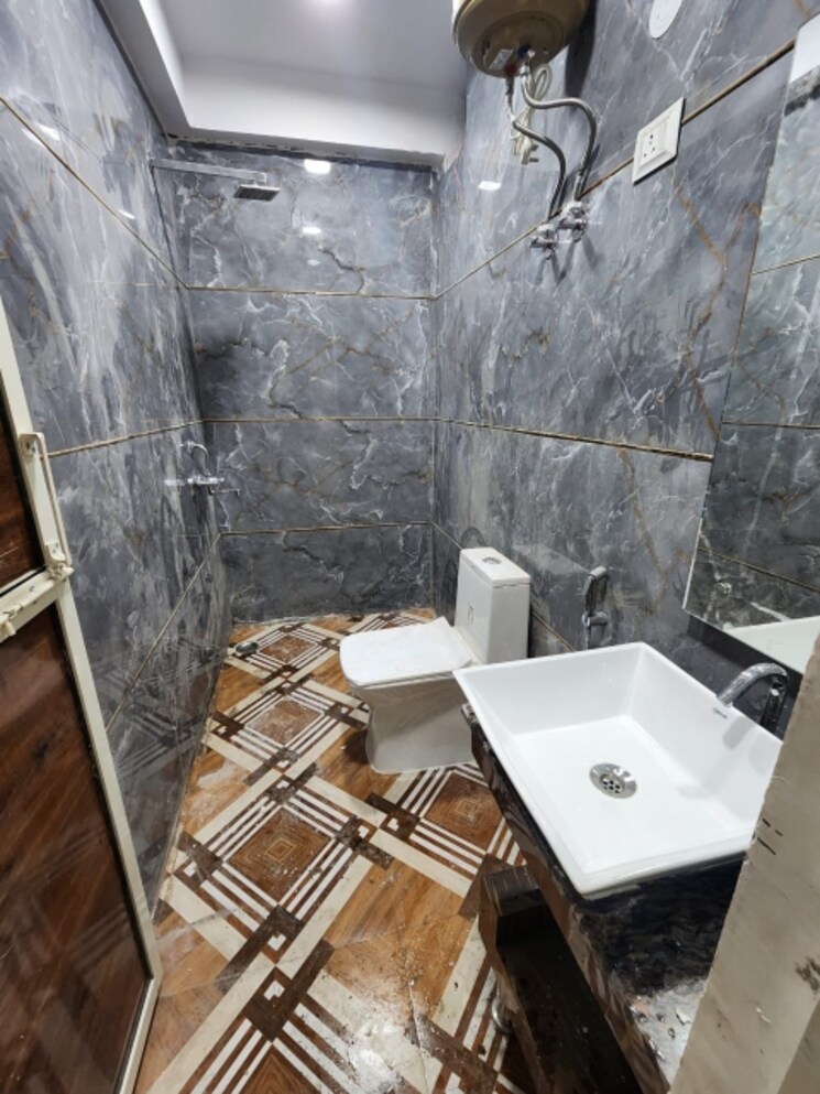 Attached Bathroom, freedom fighters enclave 1 Bedroom 450 Sq.Ft. Apartment In Freedom Fighters Enclave Delhi 8963645