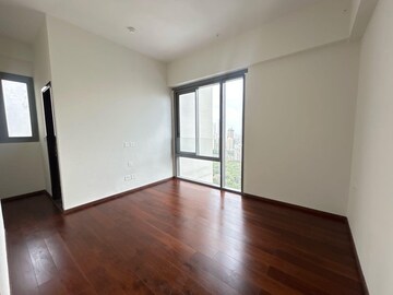 Room in 2 BHK Apartment at Piramal Mahalaxmi, Mahalaxmi – for Rent