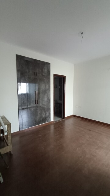 Room in 2.5 BHK Apartment at Saviour Park, Mohan Nagar – for Rent