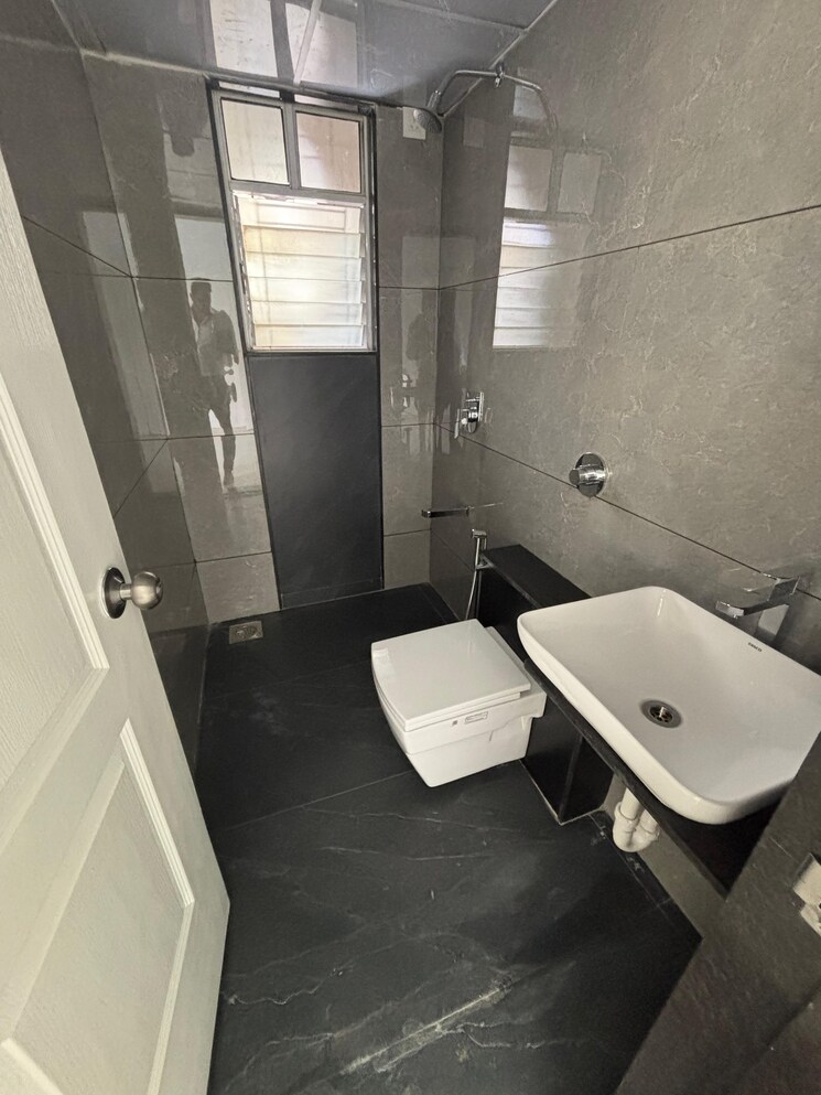 Bathroom, galore-park 3 Bedroom 1500 Sq.Ft. Apartment In Bavdhan Pune 8963659