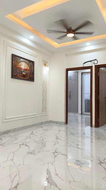 Room in 3 BHK Builder Floor at Ansal Sushant Apartments, Sushant Lok I – for Rent