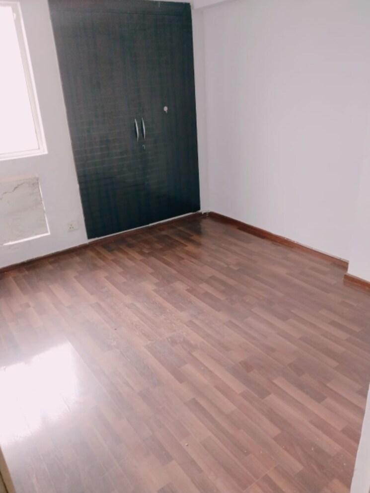 Room, paras-seasons 2 Bedroom 985 Sq.Ft. Apartment In Sector 168 Noida 8963703