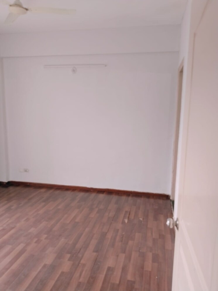 Room, paras-seasons 2 Bedroom 985 Sq.Ft. Apartment In Sector 168 Noida 8963703