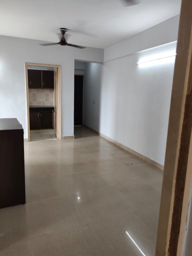 Room, paras-seasons 2 Bedroom 985 Sq.Ft. Apartment In Sector 168 Noida 8963703