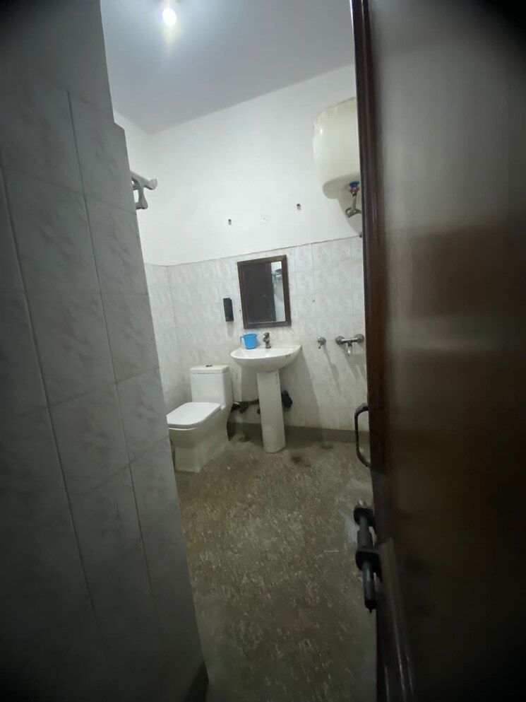 Bathroom, sector 19 2 Bedroom 112 Sq.Yd. Independent House In Sector 19 Noida 8963719