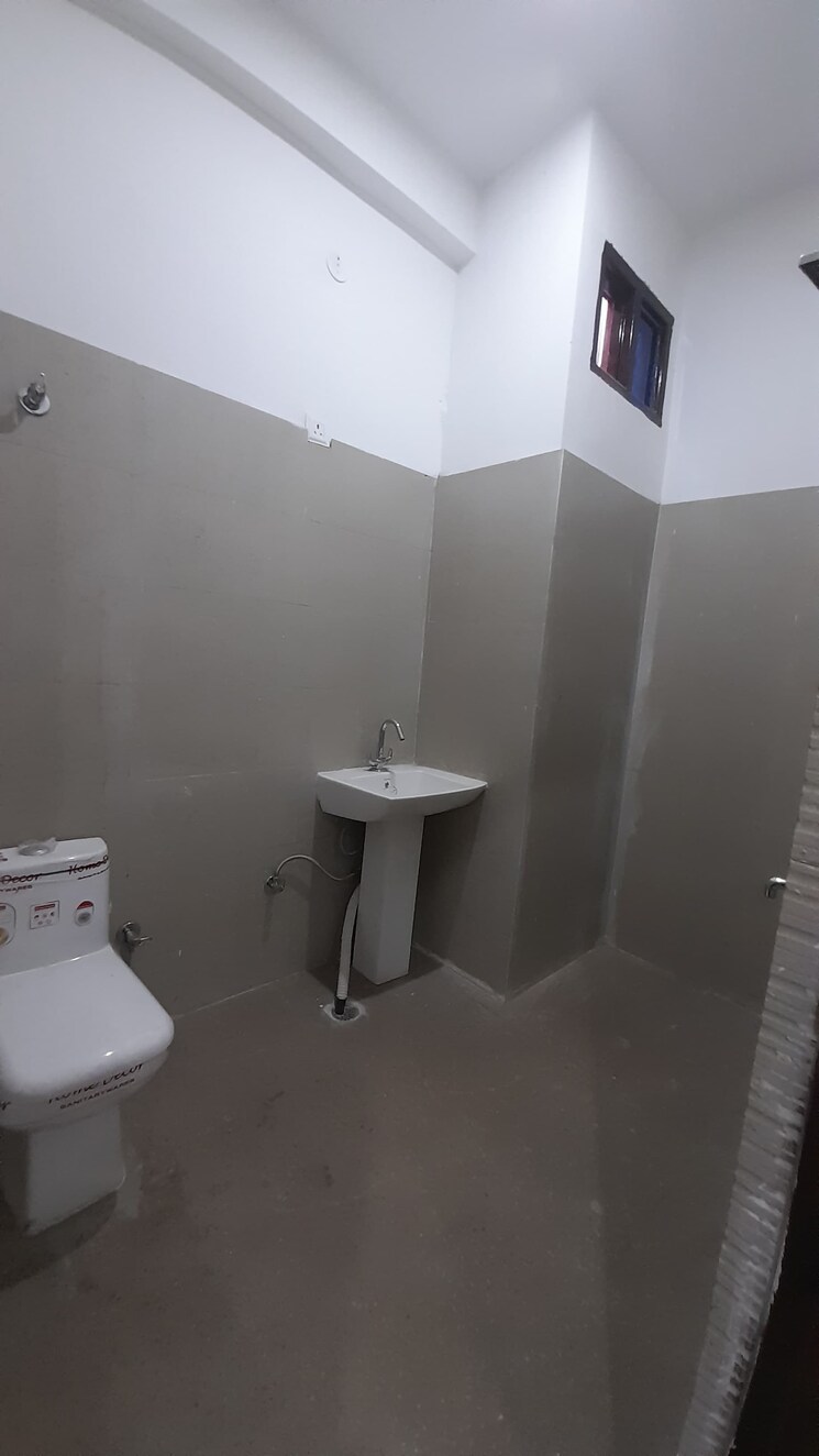 Bathroom, amrapali-dream-valley 2 Bedroom 805 Sq.Ft. Apartment In Tech Zone 4 Greater Noida Greater Noida 8963739