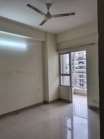 Room in 3 BHK Apartment at VVIP Addresses, Raj Nagar Extension – for Rent