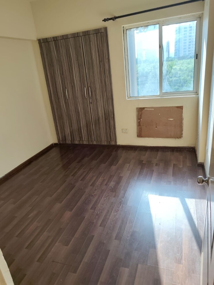 Room, paras-seasons 2 Bedroom 830 Sq.Ft. Apartment In Sector 168 Noida 8963761