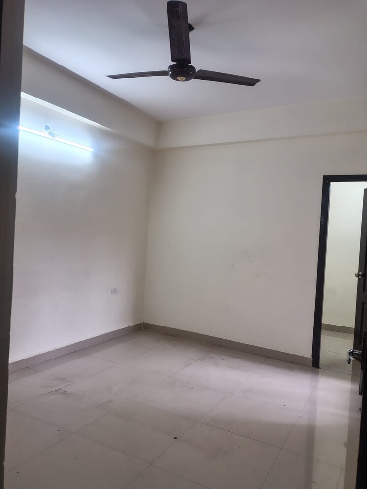 Room, vvip-addresses 3 Bedroom 826 Sq.Ft. Apartment In Raj Nagar Extension Ghaziabad 8963831