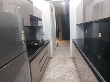 Kitchen in 3 BHK Builder Floor at Dlf Phase ii – for Rent