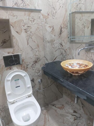 Bathroom in 3 BHK Builder Floor at Dlf Phase ii – for Rent