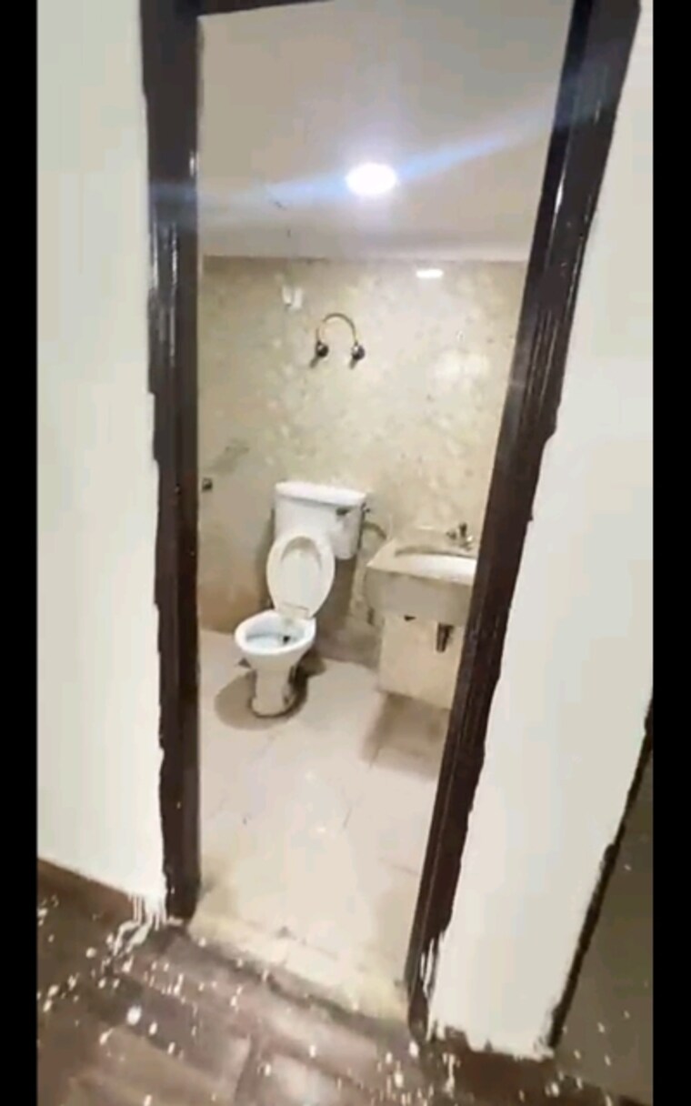 Bathroom, paras-seasons 2 Bedroom 985 Sq.Ft. Apartment In Sector 168 Noida 8963854