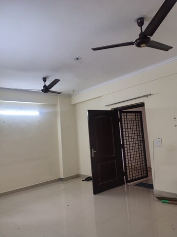Room in 3 BHK Apartment at VVIP Addresses, Raj Nagar Extension – for Rent
