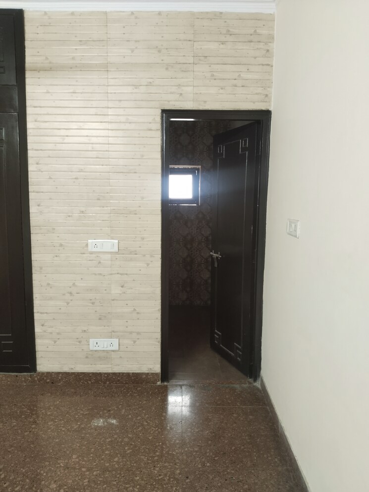 Room, sarita vihar 3 Bedroom 1800 Sq.Ft. Apartment In Sarita Vihar Delhi 8963852