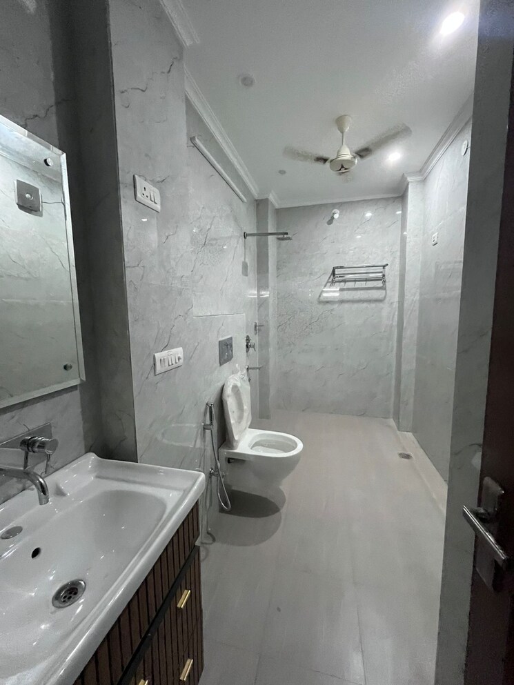 Bathroom, ansal-sushant-apartments 3.5 Bedroom 1930 Sq.Ft. Builder Floor In Sushant Lok I Gurgaon 8963856