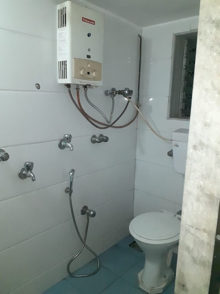 Bathroom, sahyadri-chs-jay-parakash-nagar 1 Bedroom 565 Sq.Ft. Apartment In Goregaon East Mumbai 8963934