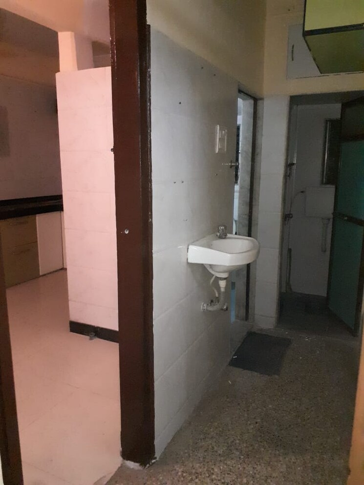 Bathroom, sahyadri-chs-jay-parakash-nagar 1 Bedroom 565 Sq.Ft. Apartment In Goregaon East Mumbai 8963934