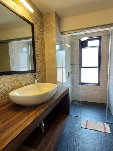 Bathroom in 4 BHK Villa at Moira – for Sale