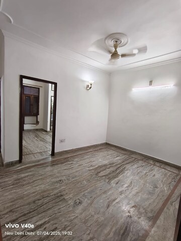 Room in 2 BHK Apartment at Vasant Kunj – for Rent