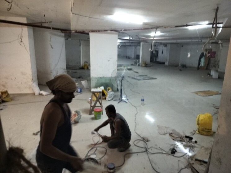  Parking, bharat-skyvistas Commercial Warehouse 15000 Sq.Yd. In Andheri West Mumbai 8964139