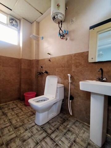 Bathroom in 1 BHK Apartment at RWA Block A Mahavir Enclave Part 2, Mahavir Enclave – for Rent