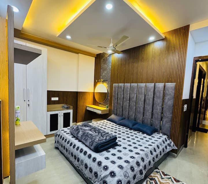4 BHK Builder Floor For Rent in East Of Kailash
