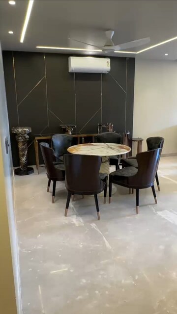 Team Area in 2 BHK Builder Floor at Andheri West – for Rent