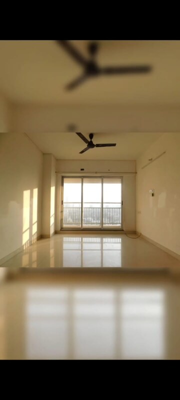 Room in 1 BHK Apartment at Wilson Building, Dadar East – for Rent