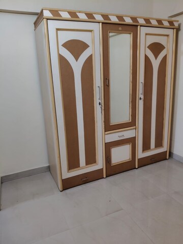 Room in 1 BHK Apartment at Wilson Building, Dadar East – for Rent