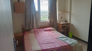 Bedroom in 2 BHK Apartment at Swapnalok Towers, Malad East – for Rent
