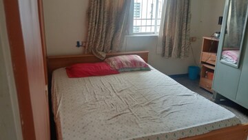 Bedroom in 2 BHK Apartment at Swapnalok Towers, Malad East – for Rent