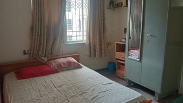 Bedroom in 2 BHK Apartment at Swapnalok Towers, Malad East – for Rent
