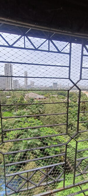 Room in 2 BHK Apartment at Lokhandwala Whispering Palms, Kandivali East – for Sale