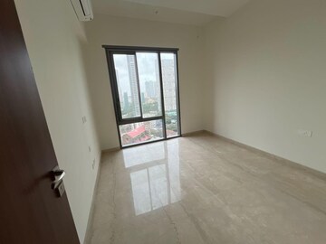 Room in 2.5 BHK Apartment at Mahalaxmi – for Rent