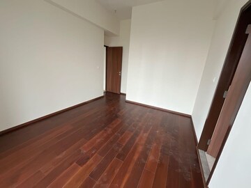 Room in 2.5 BHK Apartment at Mahalaxmi – for Rent
