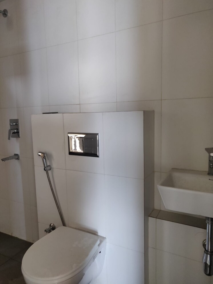 Bathroom, dadar west 1 Bedroom 643 Sq.Ft. Apartment In Dadar West Mumbai 8964413