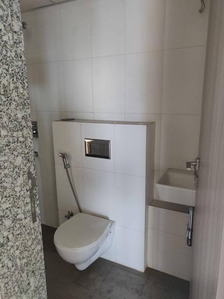 Bathroom, dadar west 1 Bedroom 643 Sq.Ft. Apartment In Dadar West Mumbai 8964413