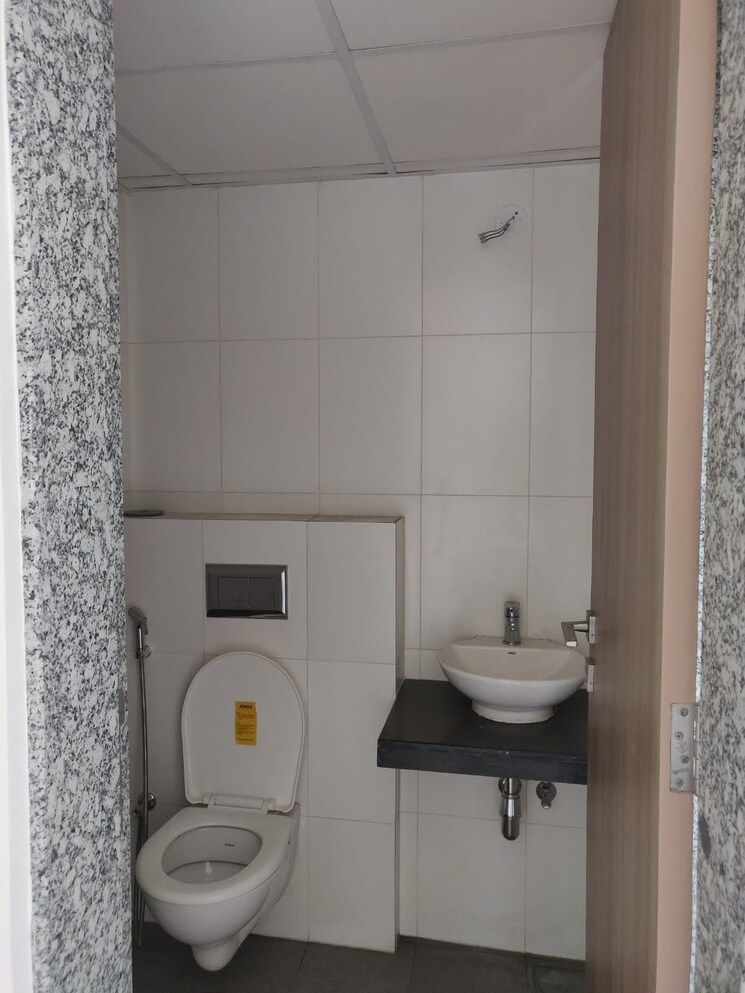 Bathroom, dadar west 1 Bedroom 643 Sq.Ft. Apartment In Dadar West Mumbai 8964413