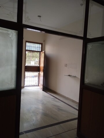 Room in 3 BHK Independent House at Sector 46 – for Rent