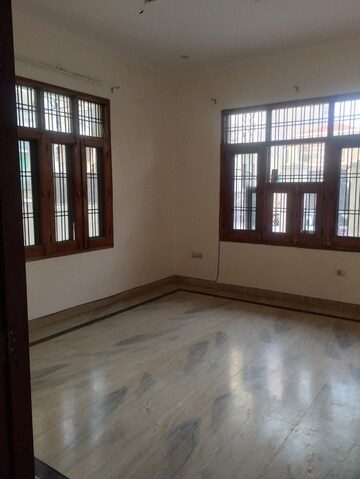 Room in 3 BHK Independent House at Sector 46 – for Rent