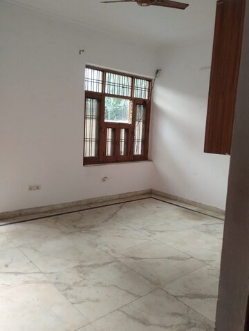 Room in 3 BHK Independent House at Sector 46 – for Rent